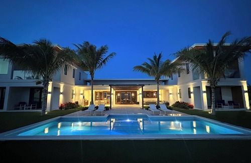 Long Bay Hills House | Private Spacious Four bedroom Villa with Ocean View a few miles from Grace Bay