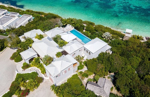 Providenciales Villa | Reef Tides Beach House Available as either a two-, three- or four-bedroom villa, priced accordingly.