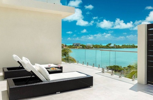 Ocean Point Villa | Rooftop Villa w/Pool & Hot Tub in Chalk Sound
