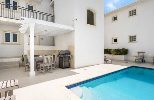 Venetian Road Settlement Apartment | Sweet 1 Bedroom Loft, Central
