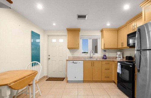 Venetian Road Settlement Apartment | Sweet 1 Bedroom Loft, Central