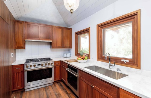 Leeward Settlement Villa | The Catch 5BR