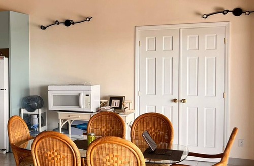 The Bight House | The Serene Getaway - Chic Private Room & Bath Near Grace Bay