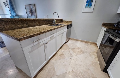 The Bight Condo | " Tradewinds" Updated Luxury Condo-Turtle Cove- 5 Minute Walk to Beach