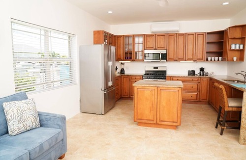 Long Bay Apartment | Tranquil 2 Bedroom Rental - 5 Mins to Beach, Private Deck, Pool & Hot Tub Access