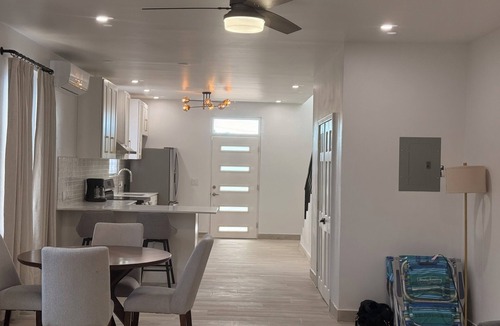 The Bight Villa | Turtle Cove Villa - Walk to Beach, Restaurants, Smiths Reef and Snorkel.
