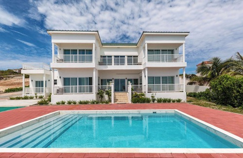 Juba Sound Apartment | Turtle Tail Home with Ocean Views & Pool Access