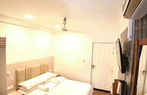 Thulusdhoo Island Hotel | VelaaOlhu - Turtle Hive Thulusdhoo