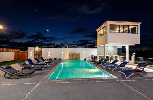 Discovery Bay Apartment | Villa Camila is a stylish, modern one-bedroom apartment, centrally located.
