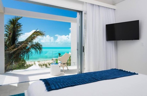 Long Bay Hills Villa | Villa Hyperion - Long Bay Beach