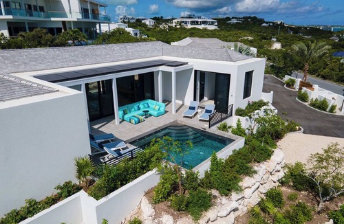 Blue Mountain Villa | Villa Luna · Award-Winning · Pool · Concierge