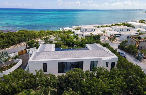 Blue Mountain Villa | Villa Luna · Award-Winning · Pool · Concierge