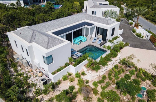 Blue Mountain Villa | Villa Pluto · Award-Winning · Private · Concierge