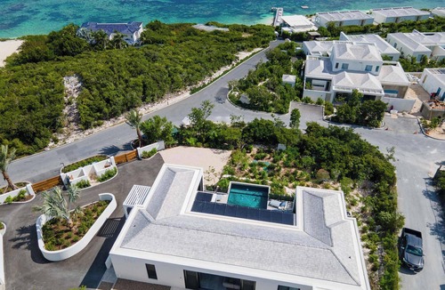 Blue Mountain Villa | Villa Pluto · Award-Winning · Private · Concierge