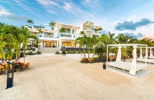 Juba Sound Villa | Villa PM, a 30,000sq/ft Gem, Fully Staff Incl’d Celebrity Chef-18 Adults, 8 kids