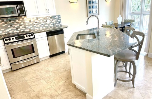 Grace Bay Condo | Villa Renaissance 503: 2nd Floor 1 Bedroom Pool/Garden View Villa On Grace Bay