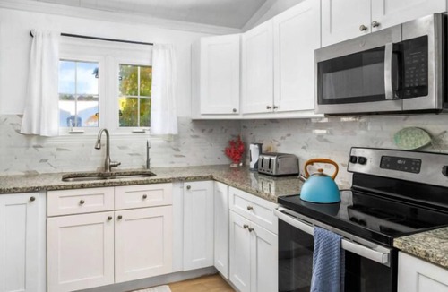 Leeward Settlement House | Walk 2 Beach & Shops, Great Reviews, Private Pool!