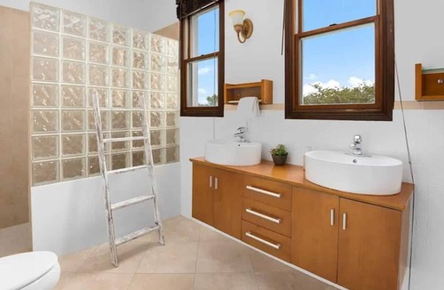 Leeward Settlement House | Walk To Beach, Grace Bay, W/Pool!(#3)
