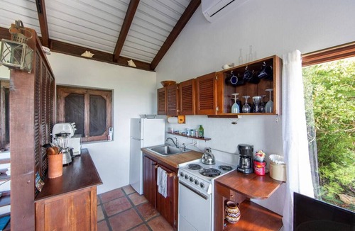 Bottle Creek House | Water's Edge Cottage