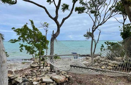Bottle Creek House | Water's Edge Cottage