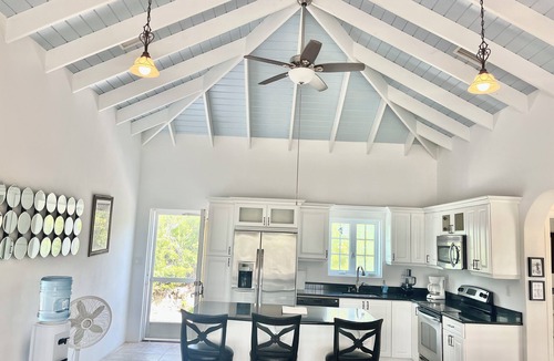 Providenciales House | Waterfront 3-bedrooms Villa in Providenciales