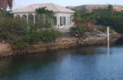 Providenciales House | Waterfront 3-bedrooms Villa in Providenciales
