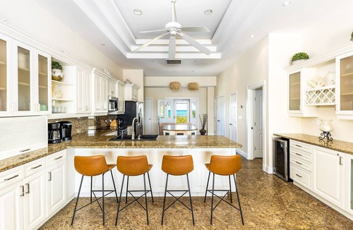 The Bight Condo | Waterfront and Ocean view PENTHOUSE - Blue Viewz 3BR/3 bath, walk to Beach