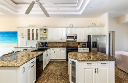 The Bight Condo | Waterfront and Ocean view PENTHOUSE - Blue Viewz 3BR/3 bath, walk to Beach