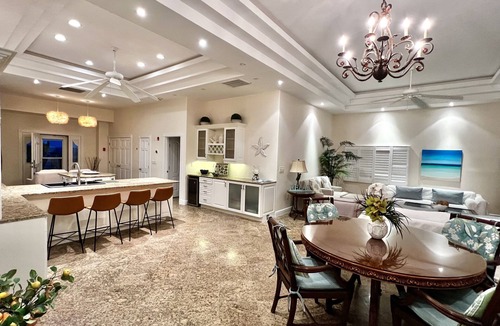 The Bight Condo | Waterfront and Ocean view PENTHOUSE - Blue Viewz 3BR/3 bath, walk to Beach