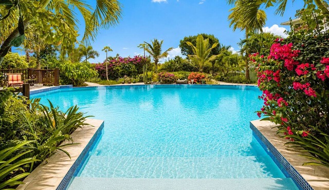25% Off Sept WkDays! Ocean Views, Grace Bay(#2) in Leeward Settlement