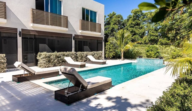 25% Off Sept 17-20! Walk To Beach/Pool* -CV41-4 in Leeward Settlement