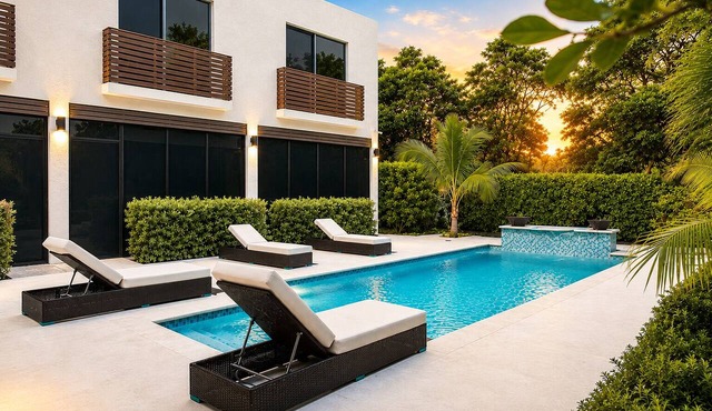 30% Off Aug WkDays! Walk To Beach -Pool-CV41-3 in Grace Bay