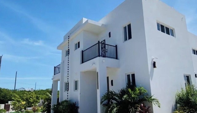 5 minutes Drive to the Beach.Dreamz Retreat Villa Your Tropical Taste. in Cooper Jack Bay Settlement