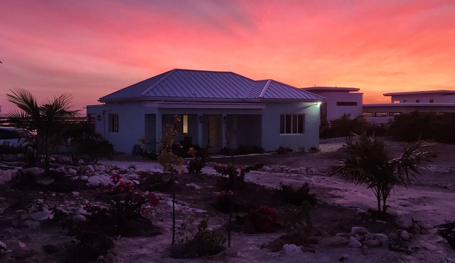 Amazing sunsets 6 minutes from the Beach in Providenciales