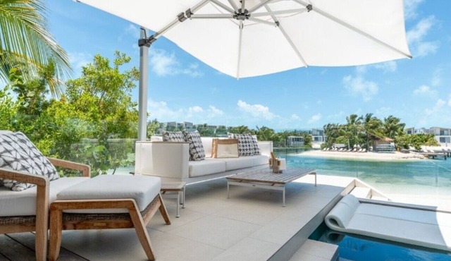 Barefoot Luxury on the Lagoon with Private Pool & Easy Paddleboarding Access in Long Bay Hills