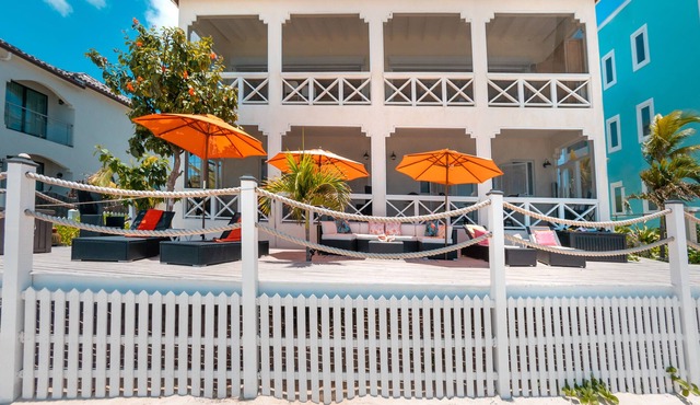 BEACHFRONT APT SOUTH SUITE in Cockburn Town