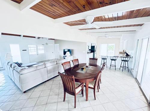 Blue Bird Villa - Turks & Caicos in Turtle Cove