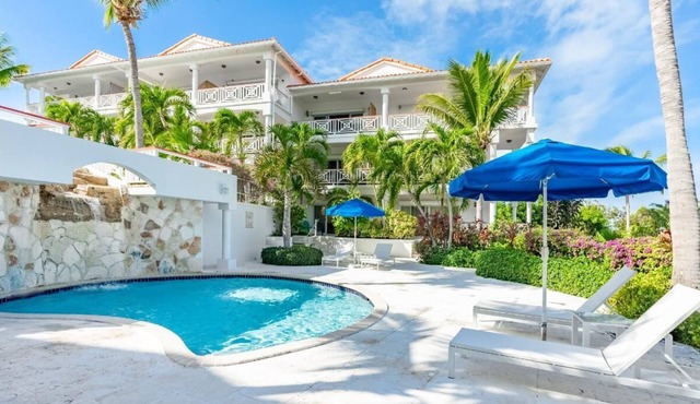 *Blue Oasis TCI* Poolside Condo Turks and Caicos in The Bight Settlement