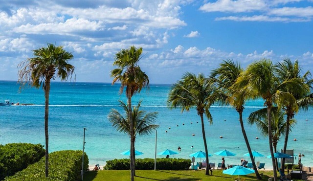 BRAND NEW LISTING- Beautiful luxury 1 -b/r Ocean front view! in Grace Bay