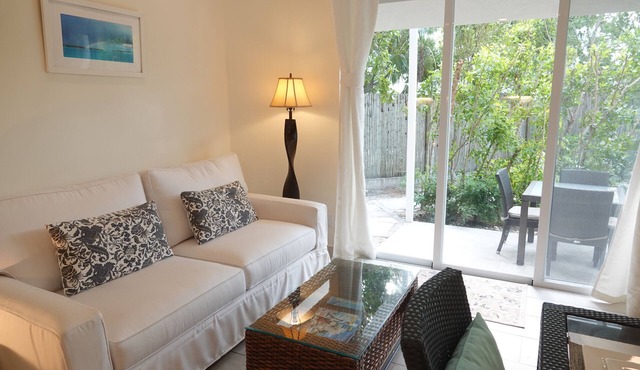 Bright 1BR Beach Suite w Pool Jacuzzi Kiteboarding - Karana 1BR Suite in Long Bay