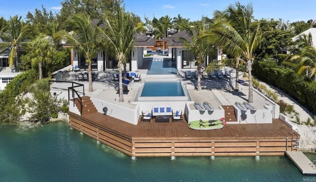Canalfront Turks & Caicos Villa w/Infinity Pool in Providenciales