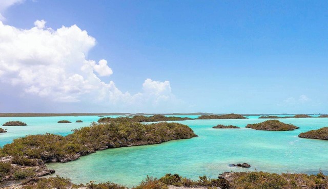 Chalk Sound Lagoon Views with Beach Access in Providenciales