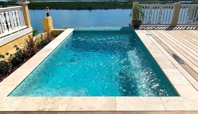Chalk Sound Waterfront Cottage: Pool & Kayak in Providenciales