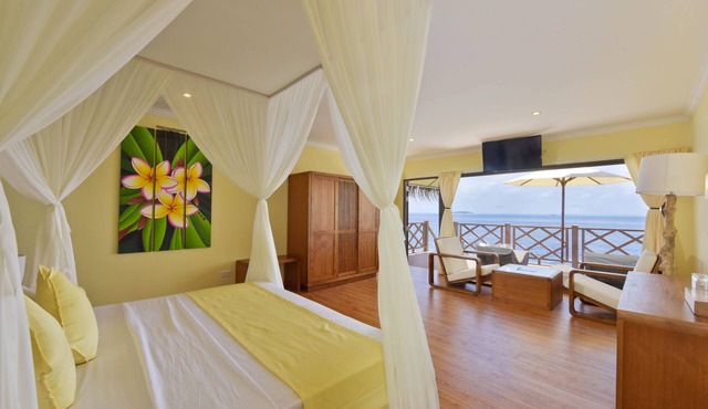 Dreamland Unique Sea and Lake Resort Spa in Hirundhoo