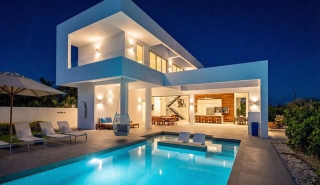 Elegant Villa with Pool, Steps from the Beach (13) in Providenciales