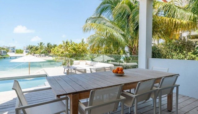 Exclusive 6BR Island Retreat with Guest House, Full Kitchen & Lagoon Living in Long Bay Hills