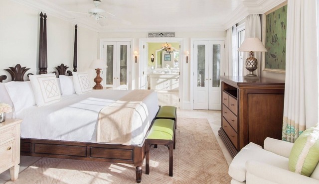 Exclusive Beachfront Experience with Pool, Gourmet Dining, and Stunning Views in The Bight Settlement