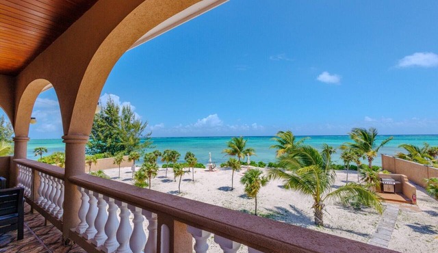 Golden Pelican – Ocean Front Upper Level Suite on North Caicos in North Caicos