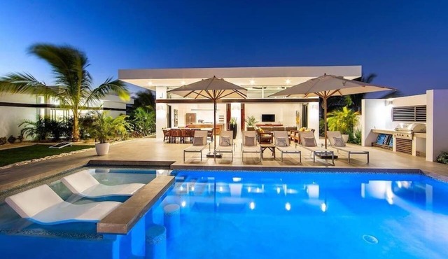 Great for Friends/Families, Private Villa w/Pool 9 in Providenciales