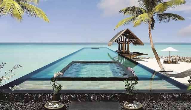 Great Relaxing Overnight Stay! Beach View w/Private Pool and Indoor Spa Tub!